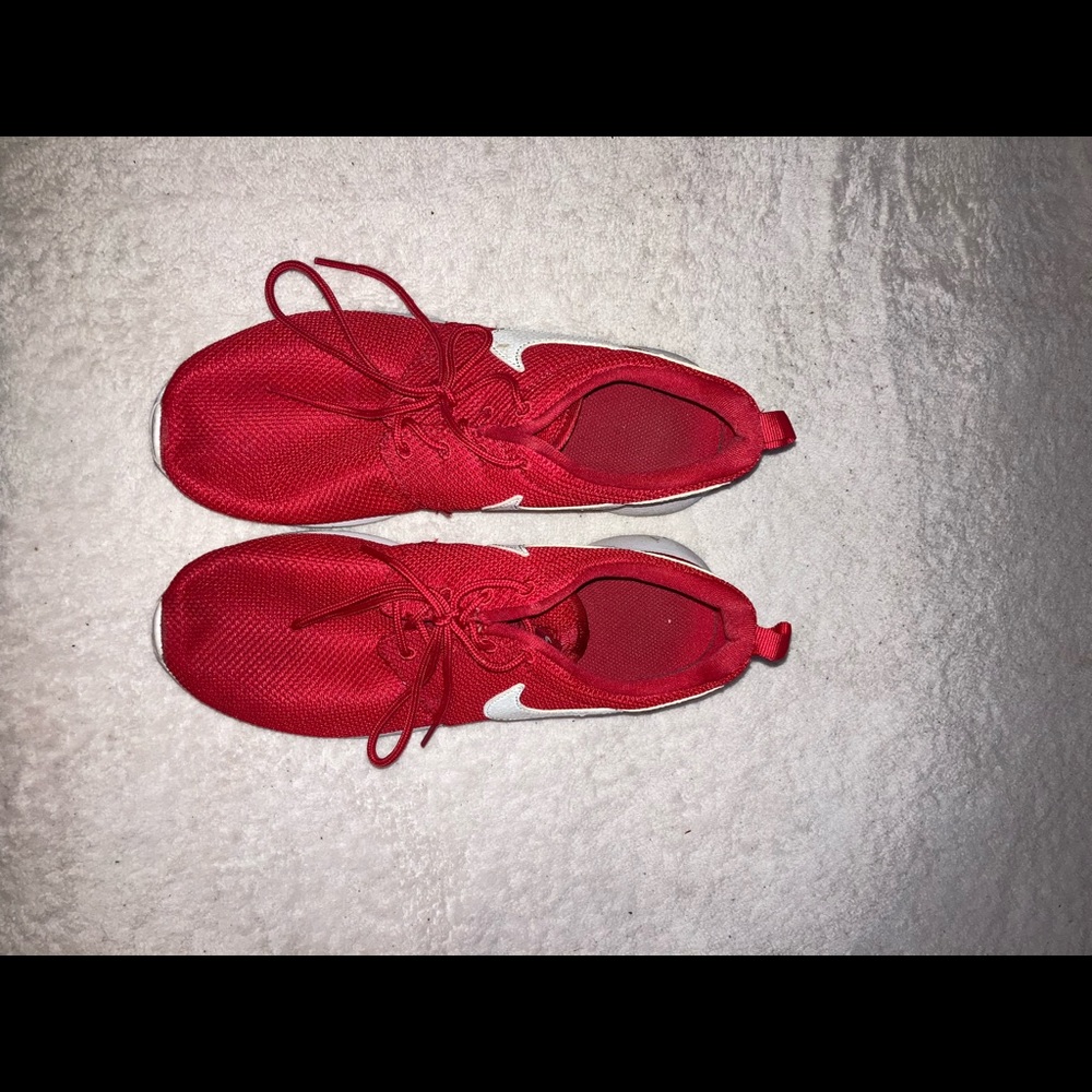 University Red Nike Roshe Run